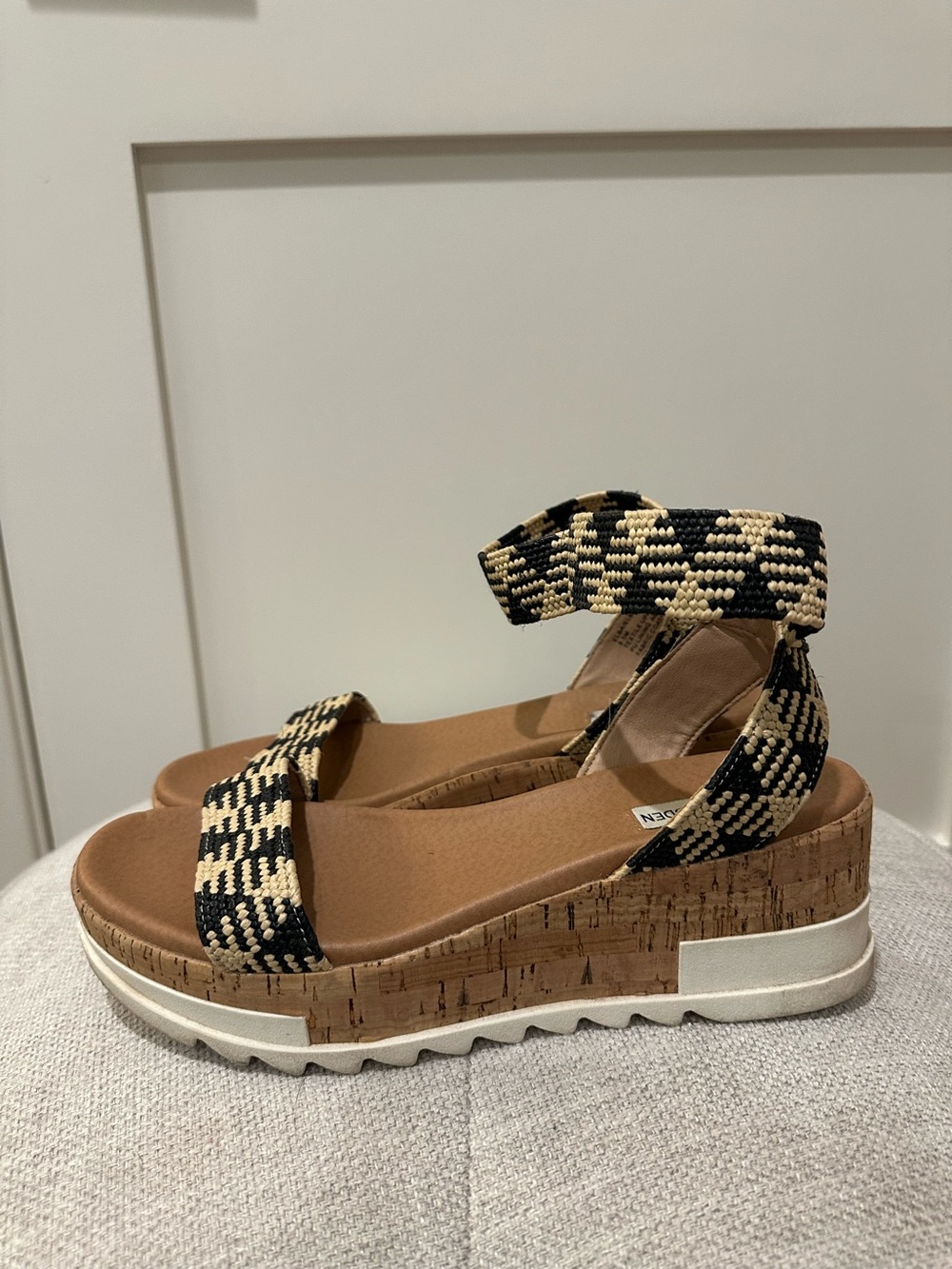 Steve Madden size 8.5 cork platform sandal with black/tan raffia straps